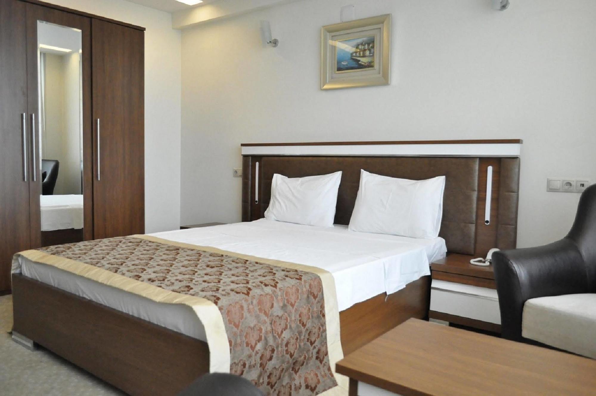 Ts Gold Otel Trebizonda Exterior foto